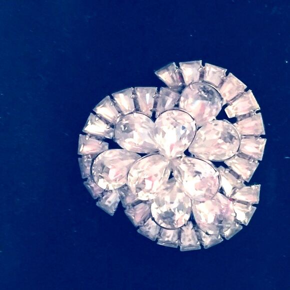 Vintage 1950 Signed WEISS 'Ice' Pinwheel CrystalBrooch Original Wooden Box